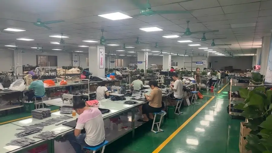 ApexonSport source factory workshop for wholesale pickleball paddle covers and accessories manufacturing.